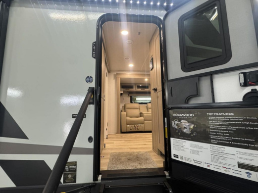 8a5de31a-d383-4132-b7f1-1d01e7d02ad5_-_1k_jpeg